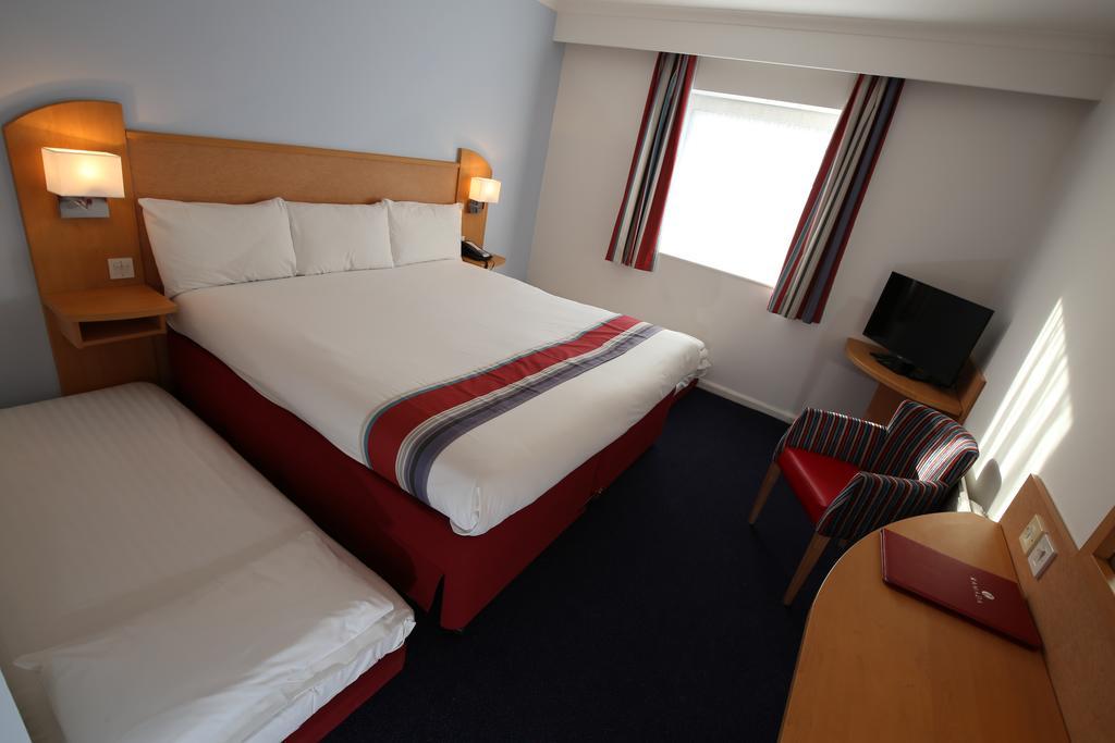 Ramada Wakefield Ξενοδοχείο Δωμάτιο φωτογραφία