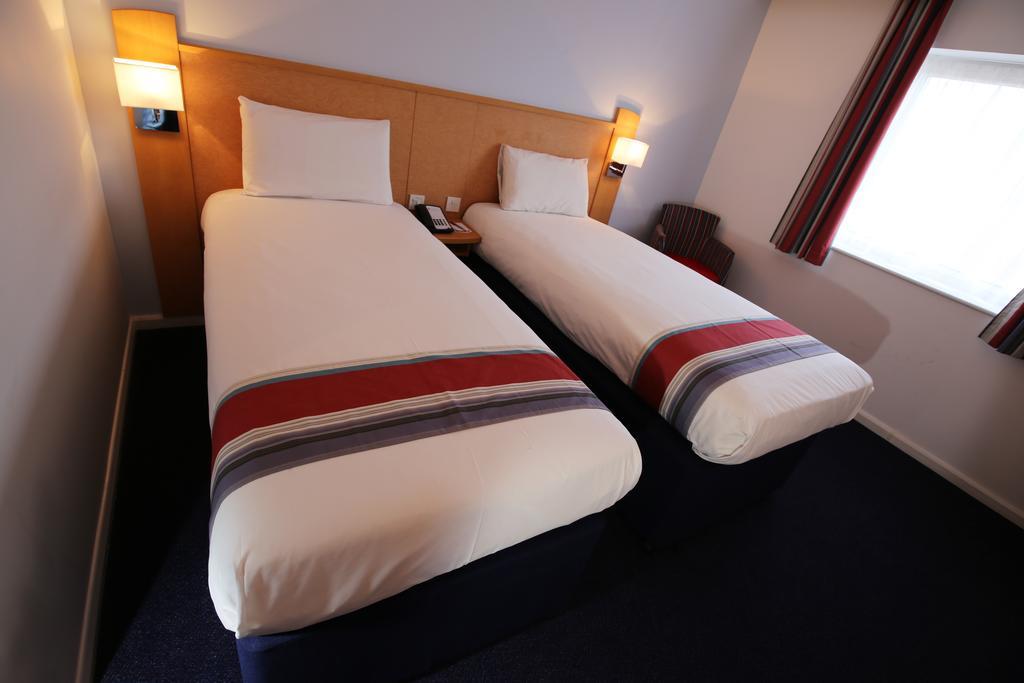 Ramada Wakefield Ξενοδοχείο Δωμάτιο φωτογραφία